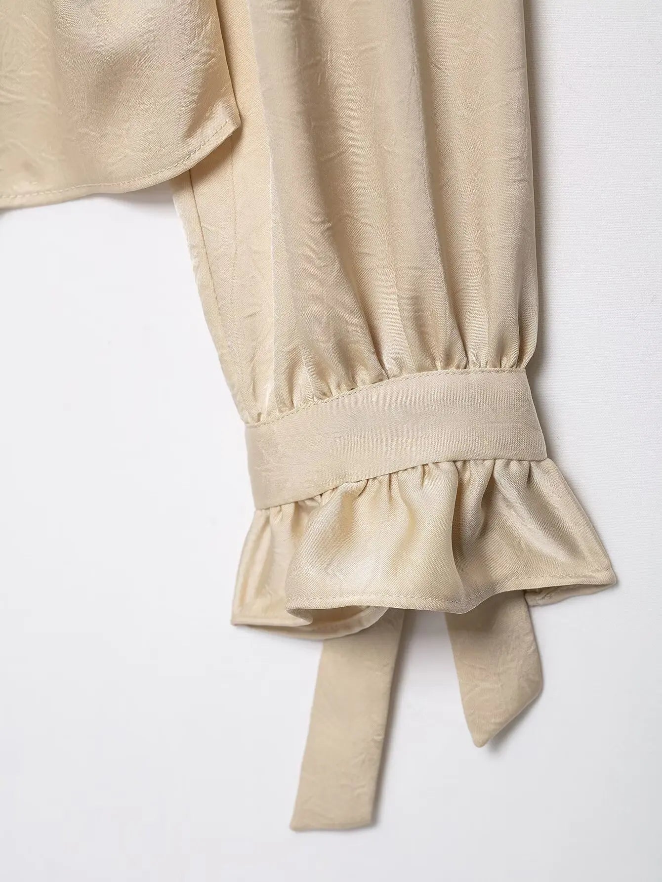 2025 Woman Blouses Wrinkle Effect Elegant Shirts for Women Autumn Long Sleeve Shirt Women Deep V neck Slim Tops Button Up Shirts